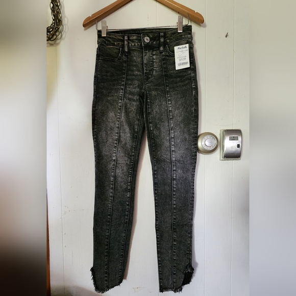 American Eagle Outfitters Denim - Dark Wash Distressed Black Sharkbite Skinny Jeans